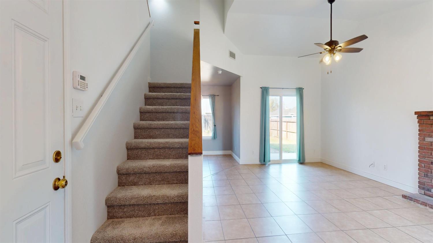 4622 West Griffith Way Fresno, CA 93722 - Photo 3 of 36