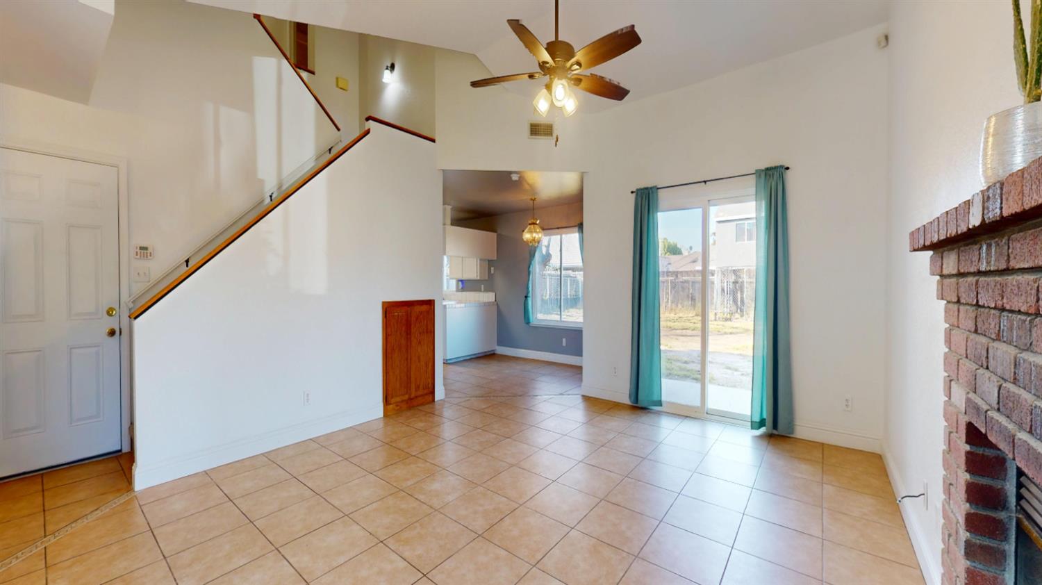 4622 West Griffith Way Fresno, CA 93722 - Photo 4 of 36