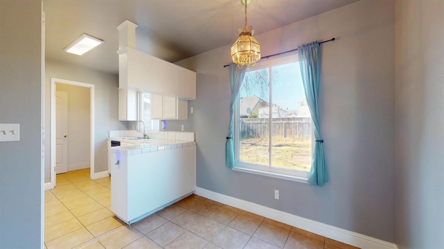 4622 West Griffith Way Fresno, CA 93722 - Photo 6 of 36