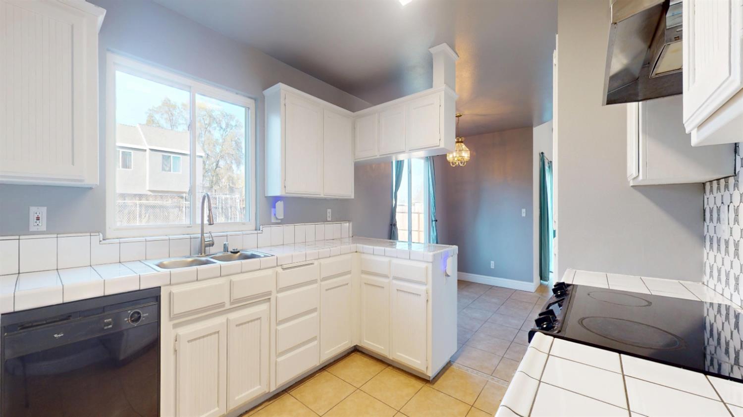 4622 West Griffith Way Fresno, CA 93722 - Photo 9 of 36