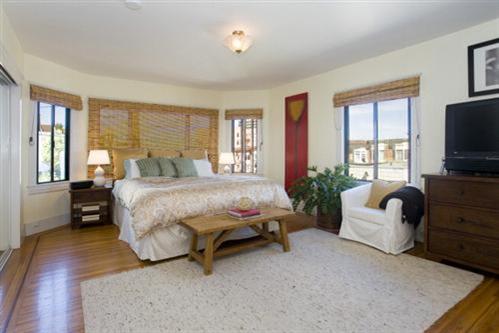2841 Larkin Street San Francisco, CA 94109 - Photo 4 of 13 Large Master Bedroom