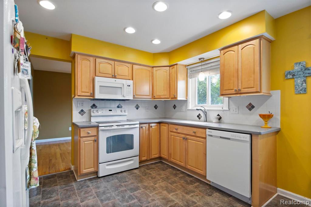 19048 Stonewood Road Riverview, MI 48193 - Photo 15 of 42 Gallery Image 15