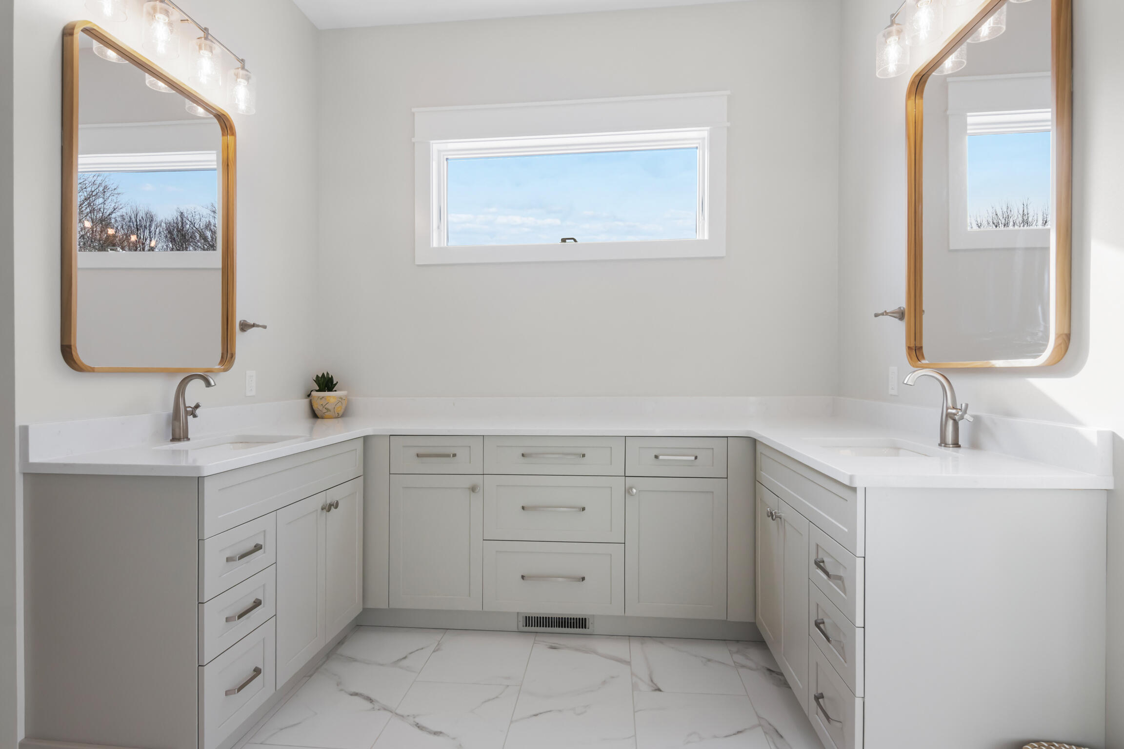 504 South East Silver Lake Road Traverse City, MI 49685 - Photo 34 of 71 24-Scene-21