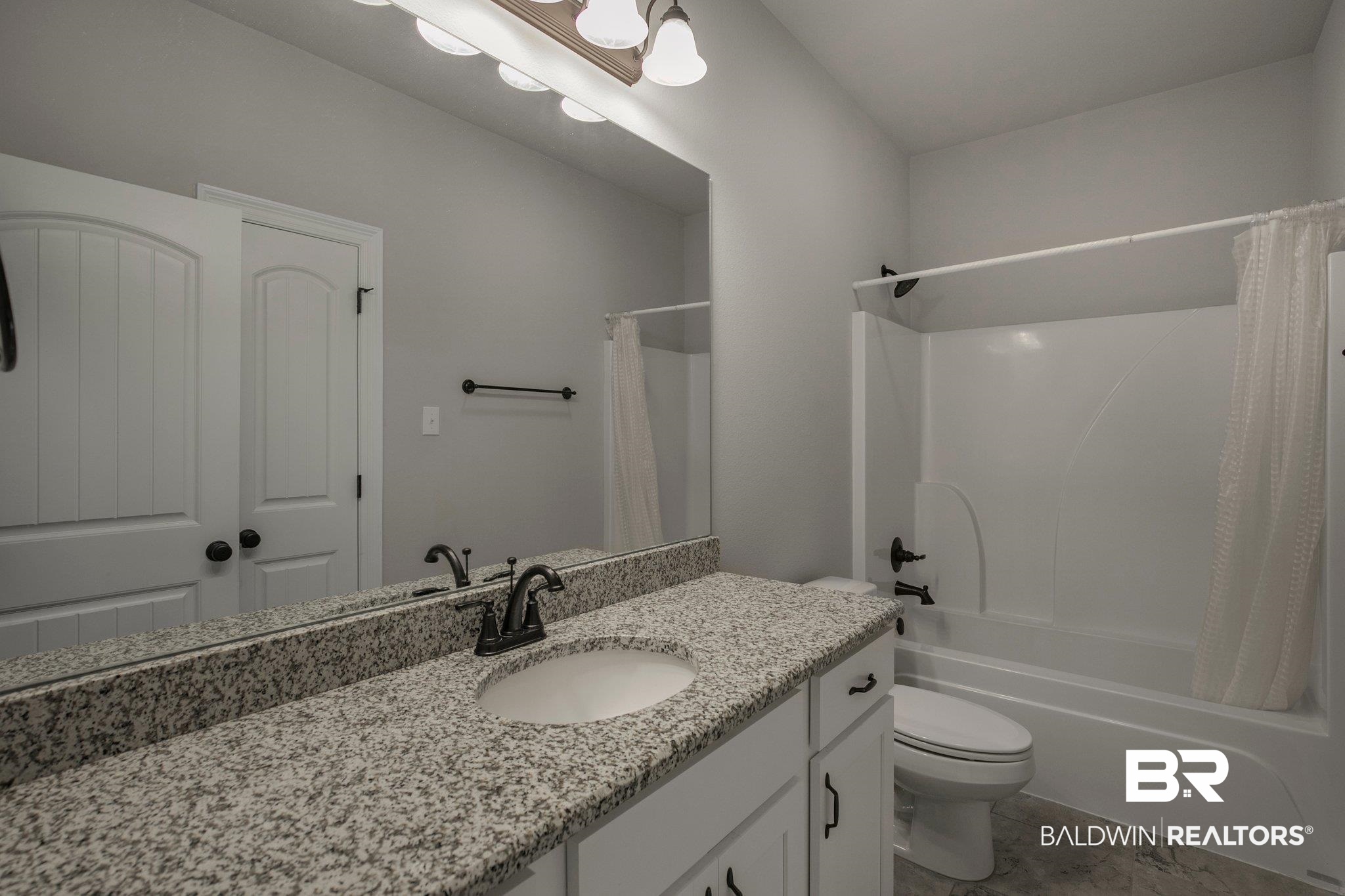 1716 Vivace Drive Foley, AL 36535 - Photo 32 of 39 Guest Bath