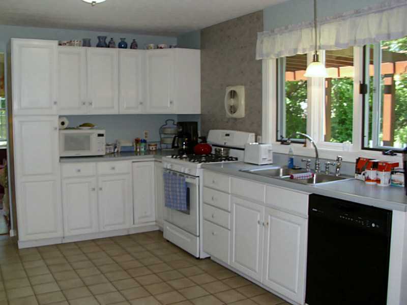 355 Sweet Allen Farm Road South Kingstown, RI 02879 - Photo 9 of 20 Kitchen.