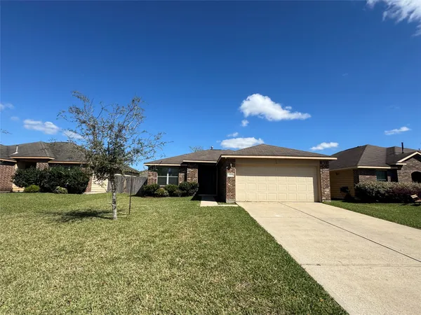 $1,800 | 7906 Emerald Oak Drive, Texas City, TX 77591