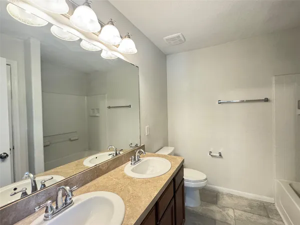 $1,800 | 7906 Emerald Oak Drive, Texas City, TX 77591