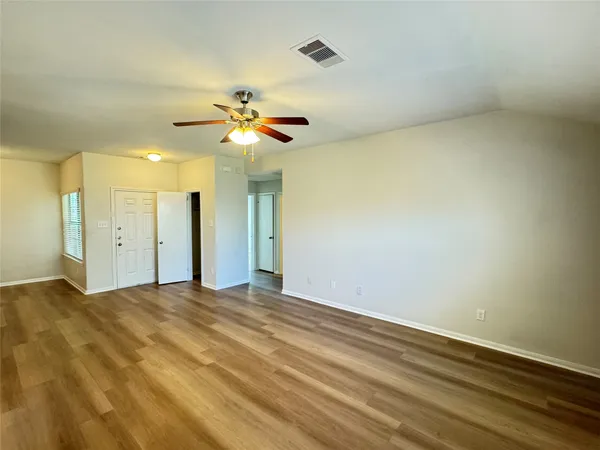 $1,800 | 7906 Emerald Oak Drive, Texas City, TX 77591