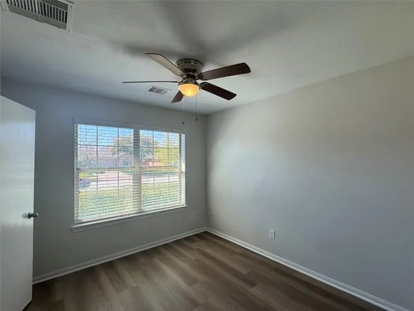 $1,800 | 7906 Emerald Oak Drive, Texas City, TX 77591