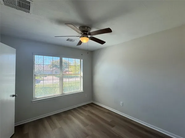 $1,800 | 7906 Emerald Oak Drive, Texas City, TX 77591