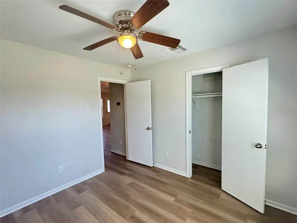 $1,800 | 7906 Emerald Oak Drive, Texas City, TX 77591