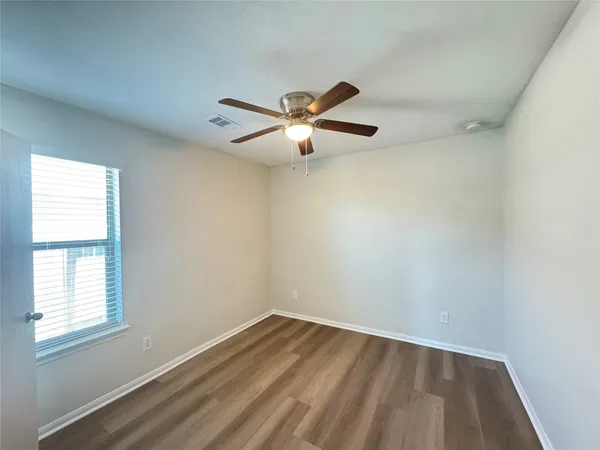 $1,800 | 7906 Emerald Oak Drive, Texas City, TX 77591