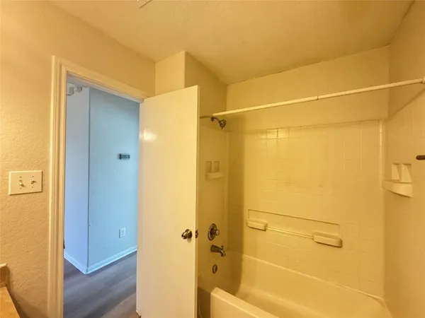 $1,800 | 7906 Emerald Oak Drive, Texas City, TX 77591