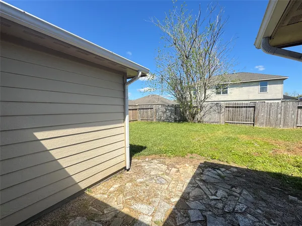 $1,800 | 7906 Emerald Oak Drive, Texas City, TX 77591