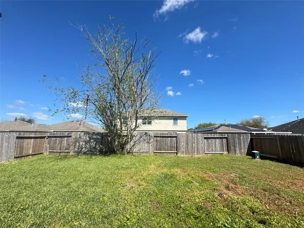 $1,800 | 7906 Emerald Oak Drive, Texas City, TX 77591