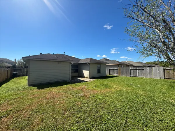 $1,800 | 7906 Emerald Oak Drive, Texas City, TX 77591