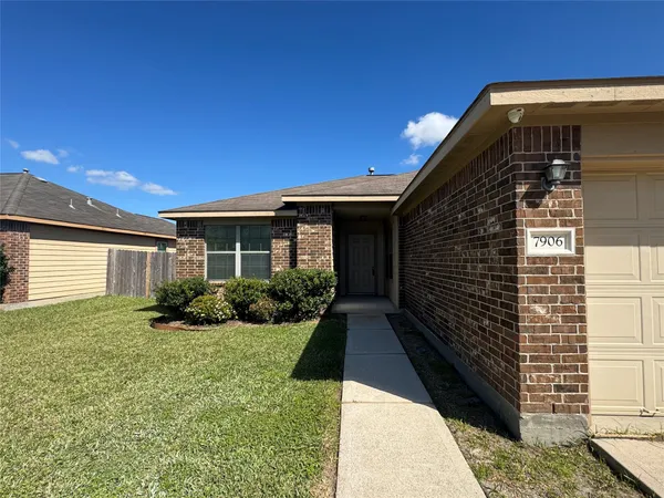 $1,800 | 7906 Emerald Oak Drive, Texas City, TX 77591