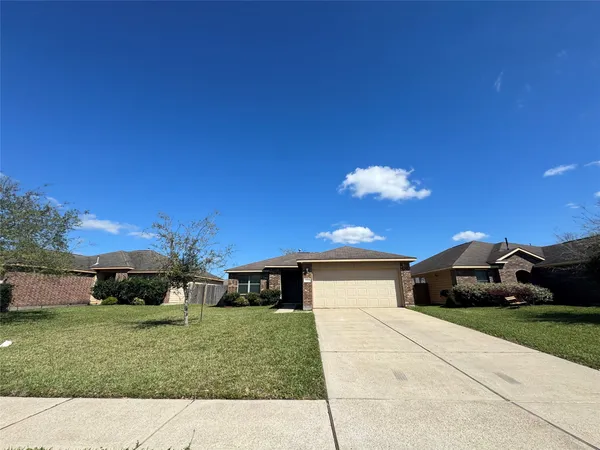 $1,800 | 7906 Emerald Oak Drive, Texas City, TX 77591