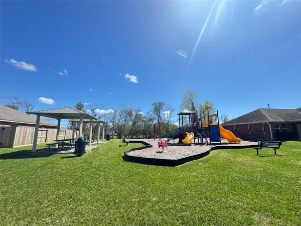 $1,800 | 7906 Emerald Oak Drive, Texas City, TX 77591
