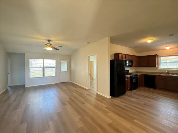 $1,800 | 7906 Emerald Oak Drive, Texas City, TX 77591