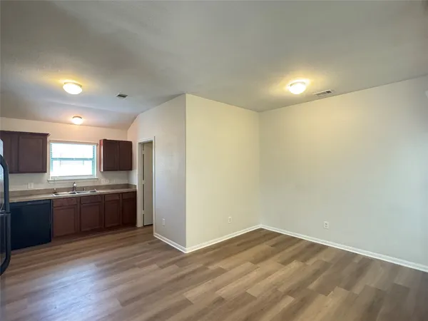 $1,800 | 7906 Emerald Oak Drive, Texas City, TX 77591