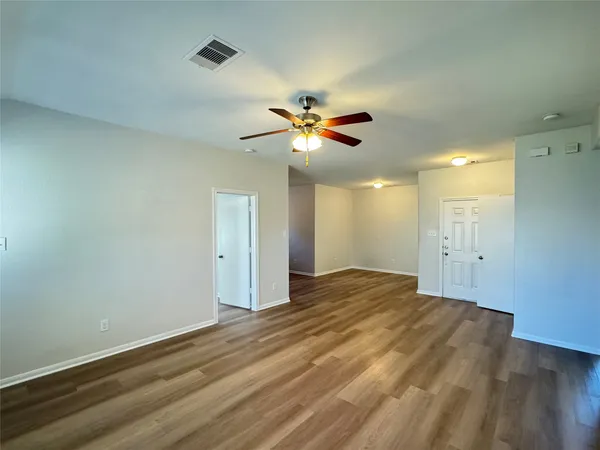 $1,800 | 7906 Emerald Oak Drive, Texas City, TX 77591
