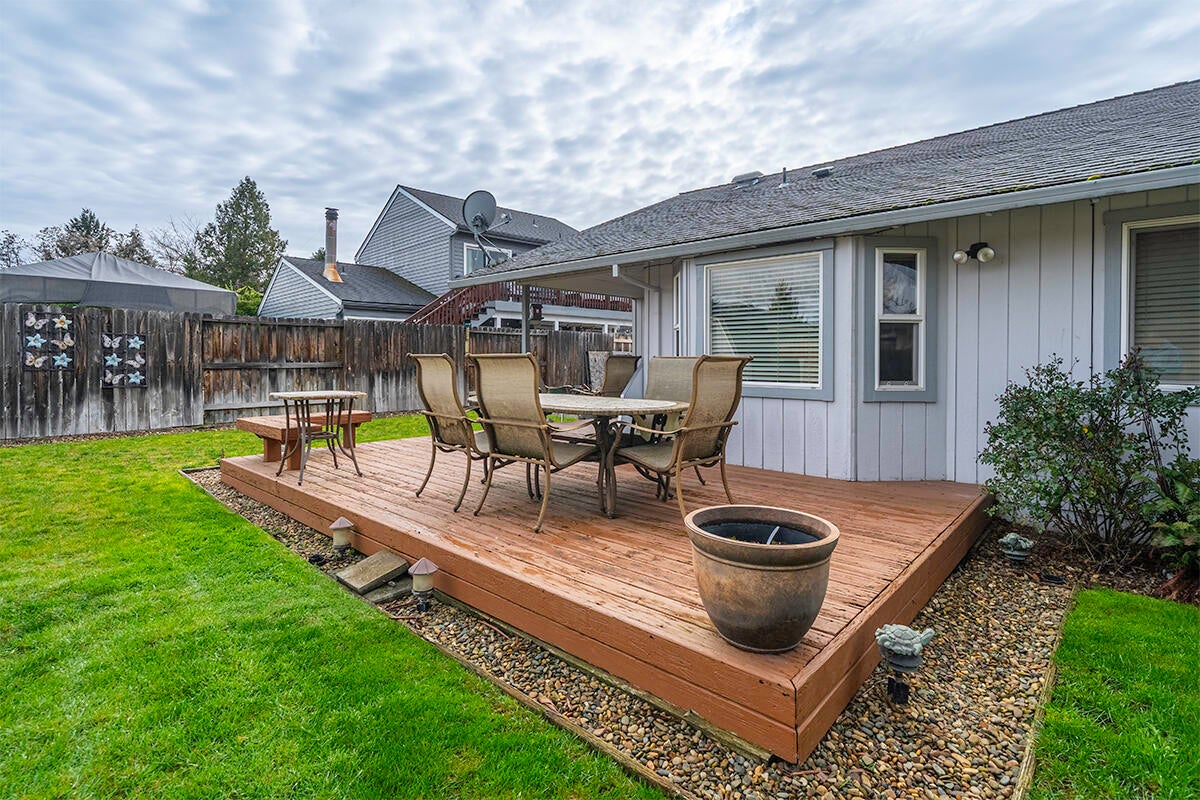 1630 Timothy Street Central Point, OR 97502 - Photo 26 of 28 27