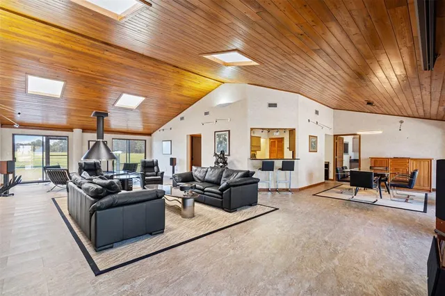 $1,600,000 | 1085 County Road 1960, Yantis, TX 75497