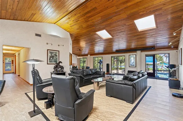 $1,600,000 | 1085 County Road 1960, Yantis, TX 75497