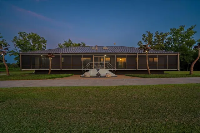 $1,600,000 | 1085 County Road 1960, Yantis, TX 75497