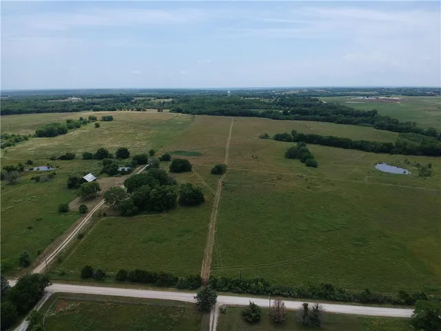 $340,000 | 1 West 271st Street, Paola, KS 66071