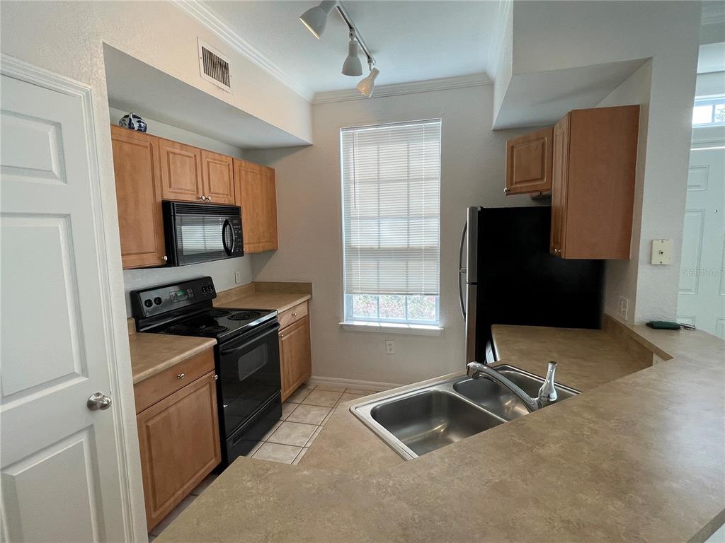 5500 Rosehill Road, Unit 103 Sarasota, FL 34233 - Photo 2 of 6