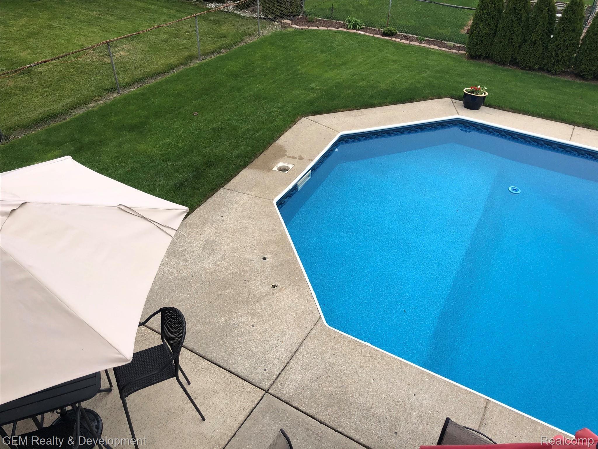 18810 Gill Road Livonia, MI 48152 - Photo 40 of 43 IMG_5348.jpeg