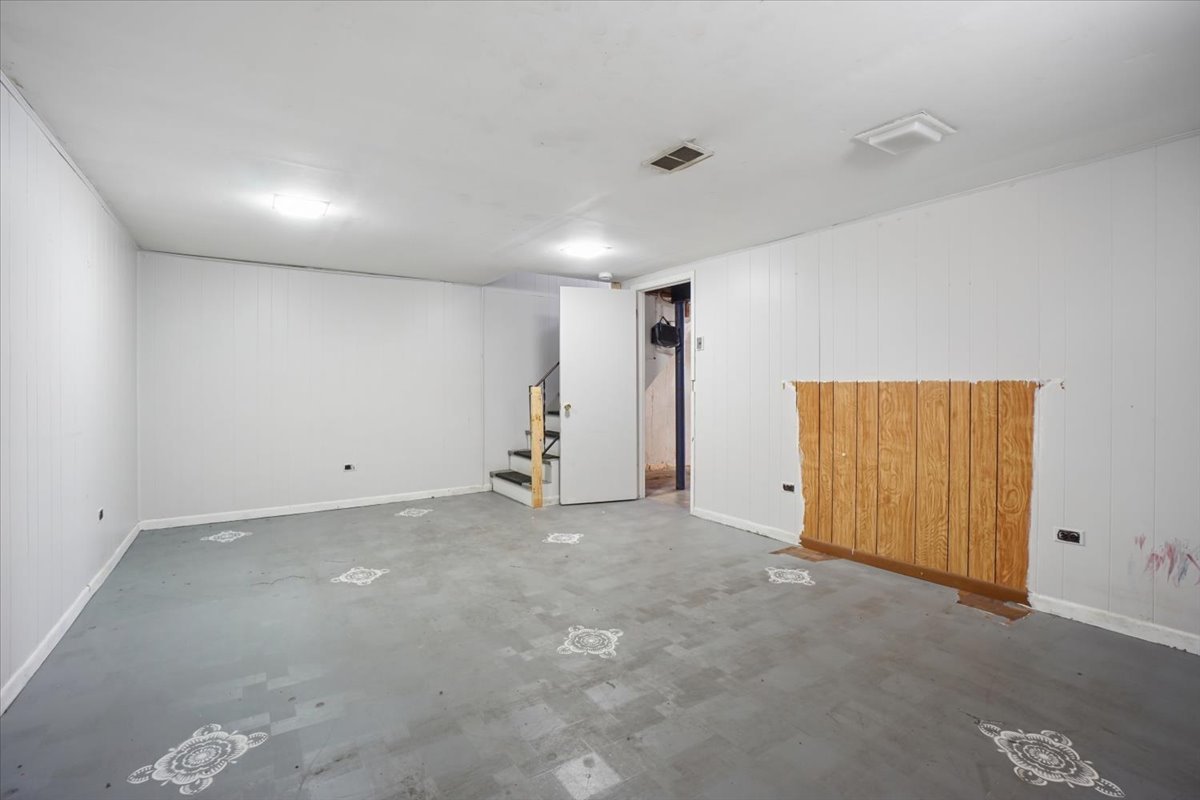 9115 Gross Point Road Skokie, IL 60077 - Photo 10 of 13 Gallery Image 10