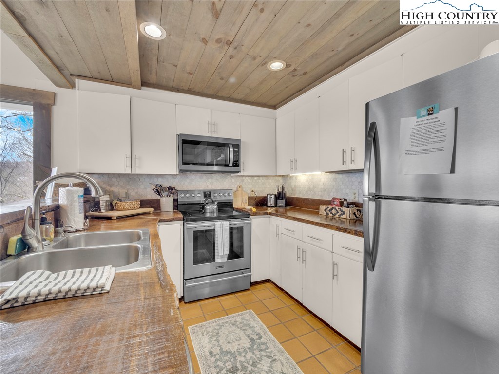 39 The Slopes Road Beech Mountain, NC 28604 - Photo 17 of 33 Gallery Image 17