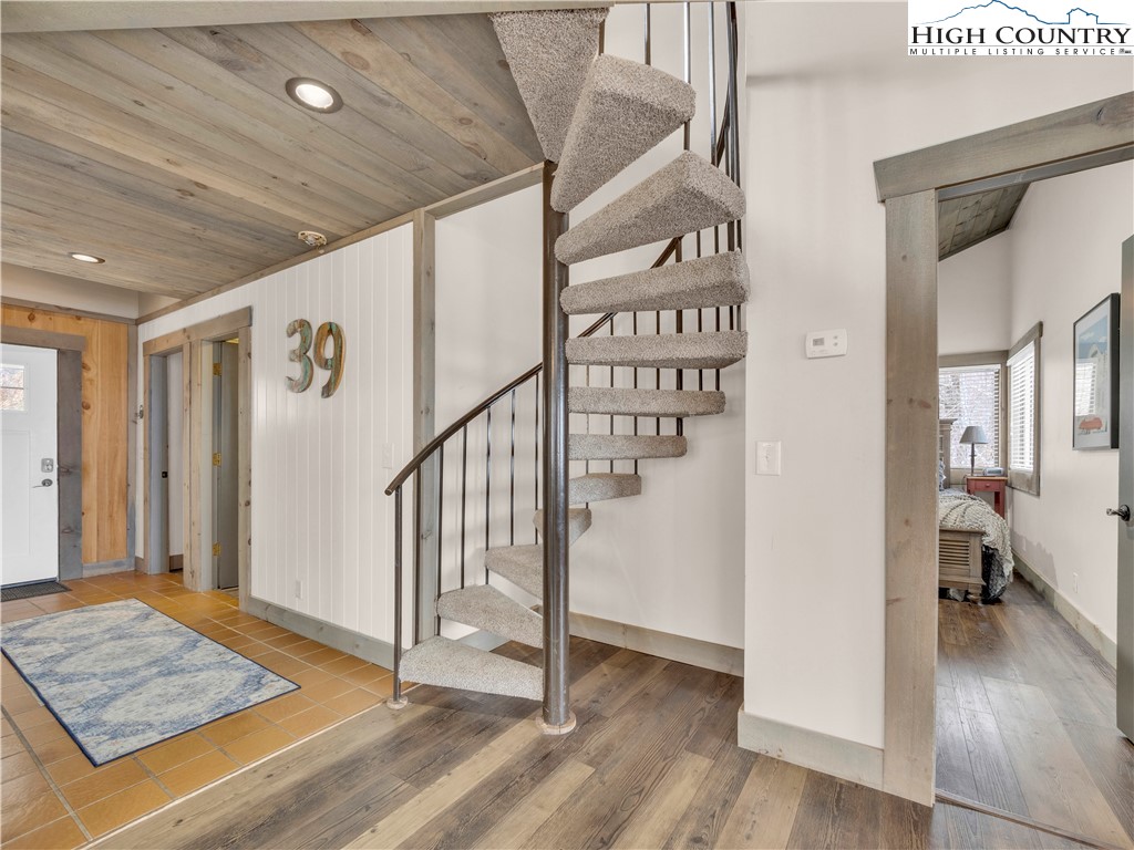 39 The Slopes Road Beech Mountain, NC 28604 - Photo 8 of 33 Gallery Image 8
