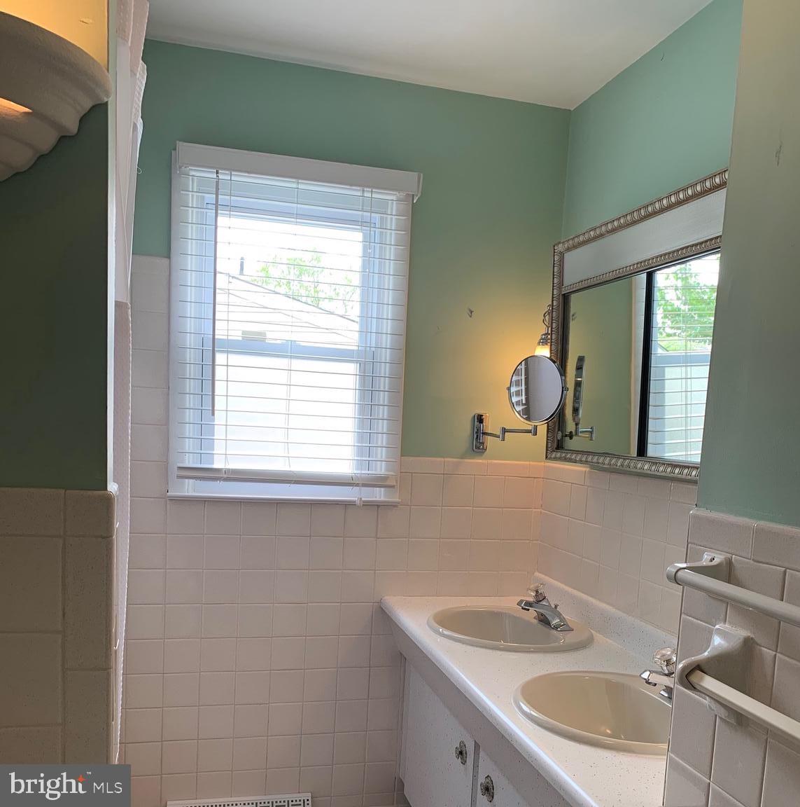 17 Stanford Road Somers Point, NJ 08244 - Photo 12 of 19 Bathroom