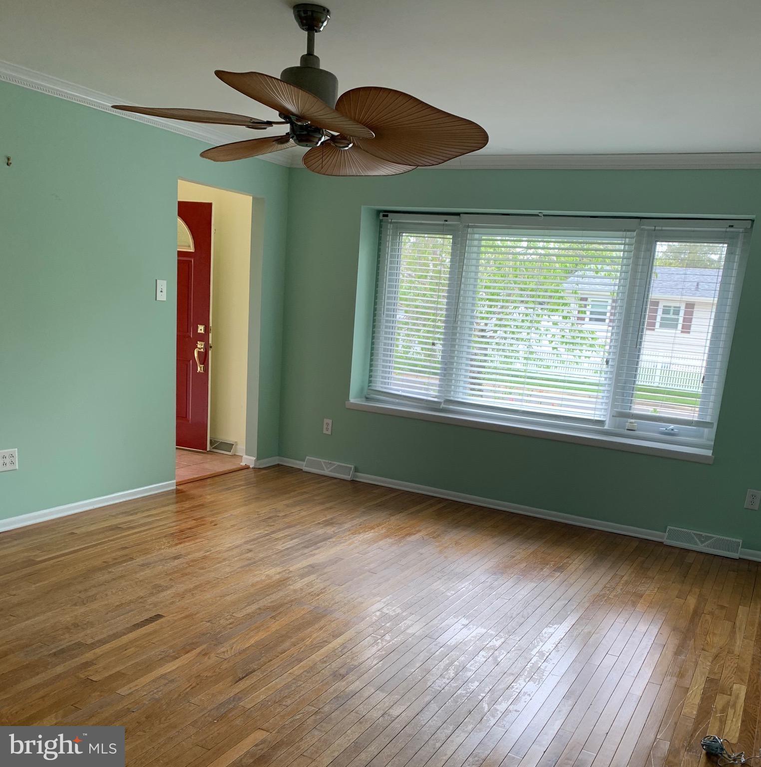 17 Stanford Road Somers Point, NJ 08244 - Photo 4 of 19 Living Room