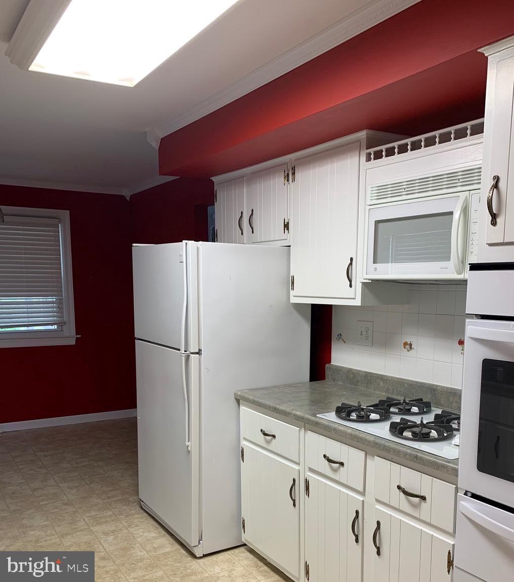 17 Stanford Road Somers Point, NJ 08244 - Photo 9 of 19 Kitchen