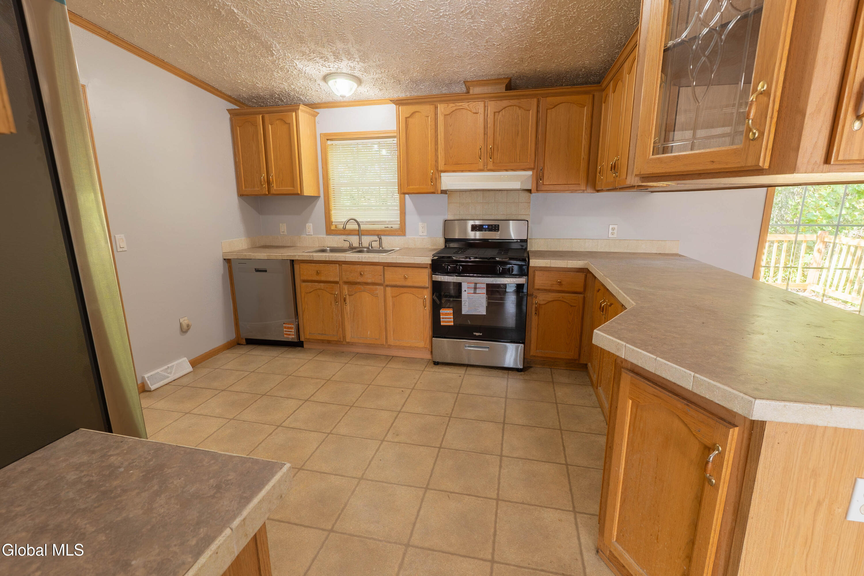 185 B Brookwood Road Halfmoon, NY 12188 - Photo 13 of 36 185B-Brookwood--5