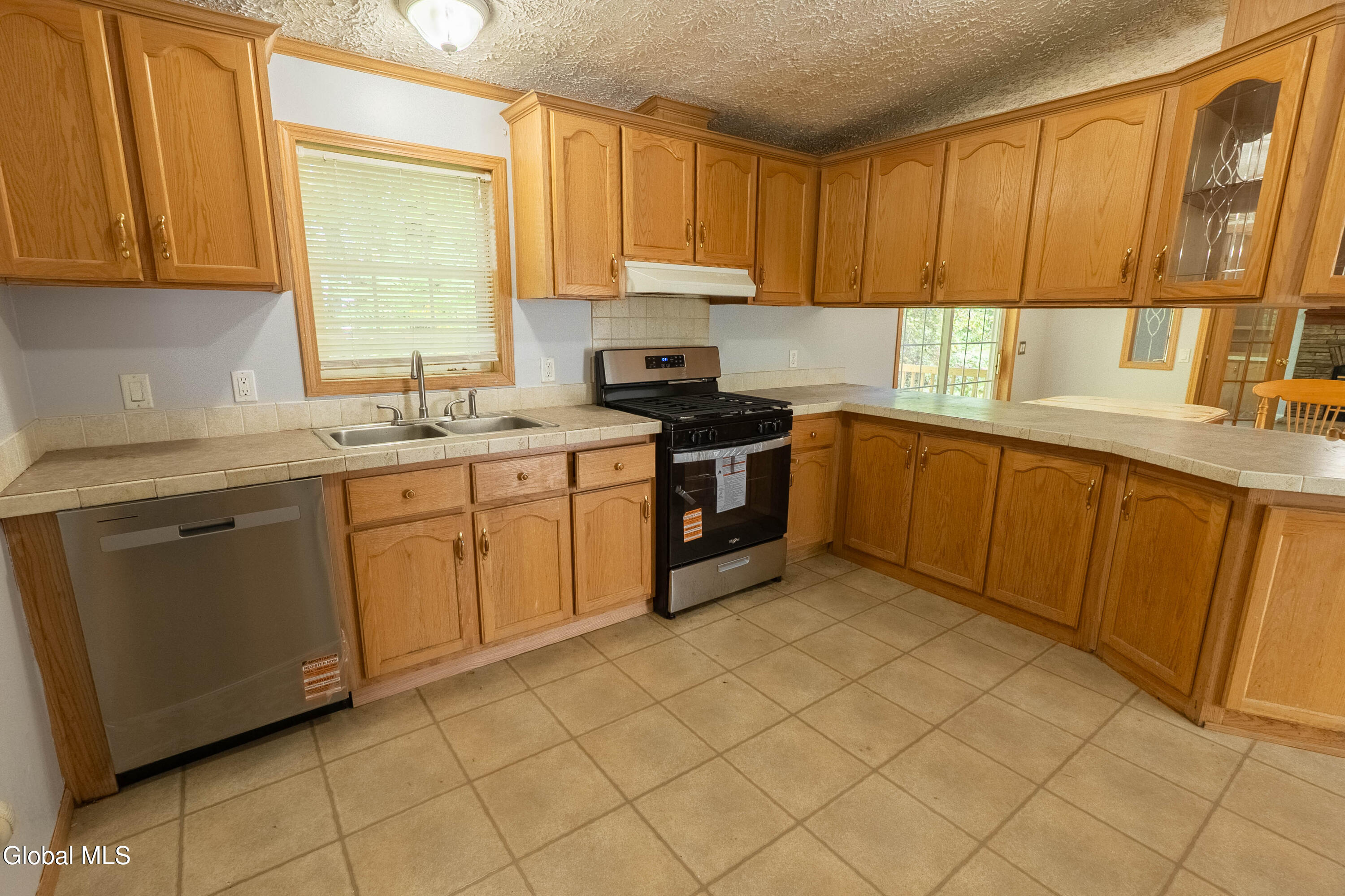 185 B Brookwood Road Halfmoon, NY 12188 - Photo 14 of 36 185B-Brookwood--7