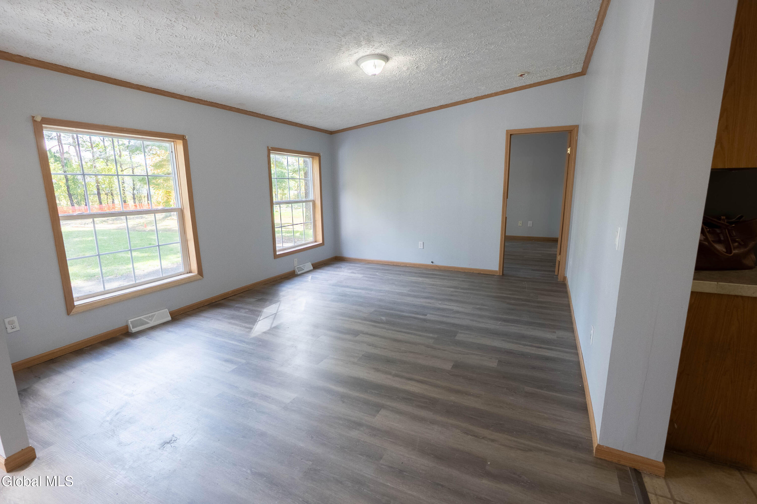 185 B Brookwood Road Halfmoon, NY 12188 - Photo 5 of 36 185B-Brookwood-