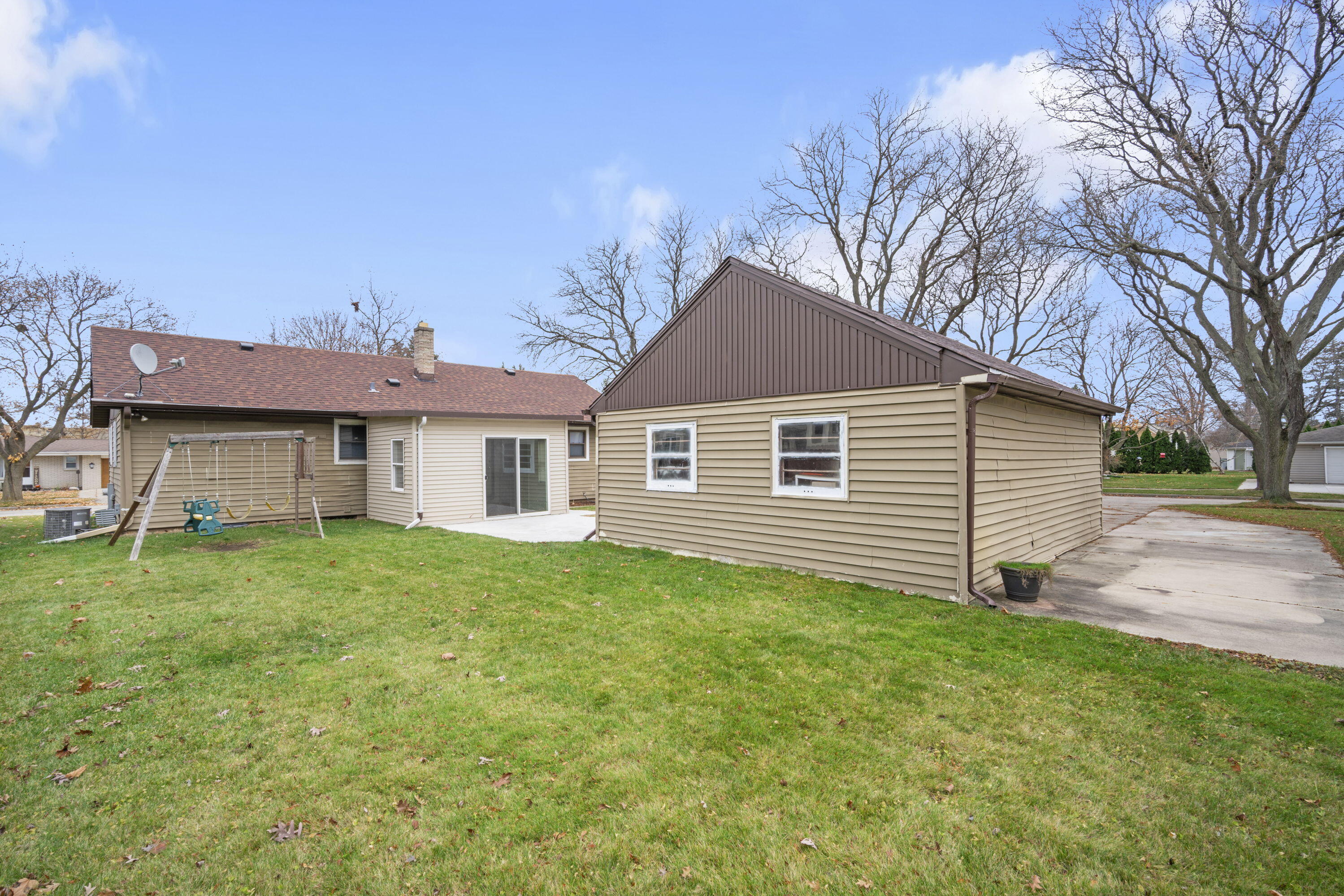 5943 South 18th Street Milwaukee, WI 53221 - Photo 14 of 20 Back