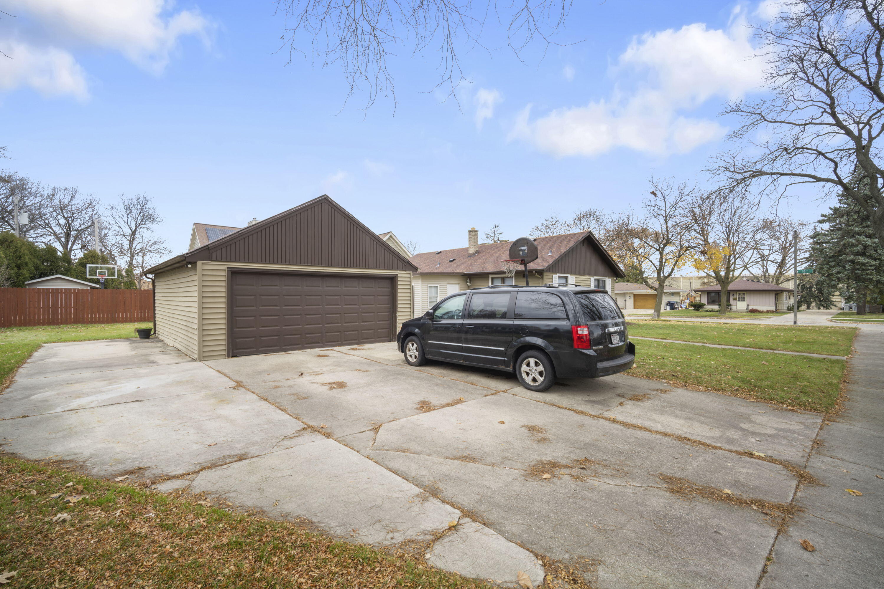 5943 South 18th Street Milwaukee, WI 53221 - Photo 18 of 20 Driveway
