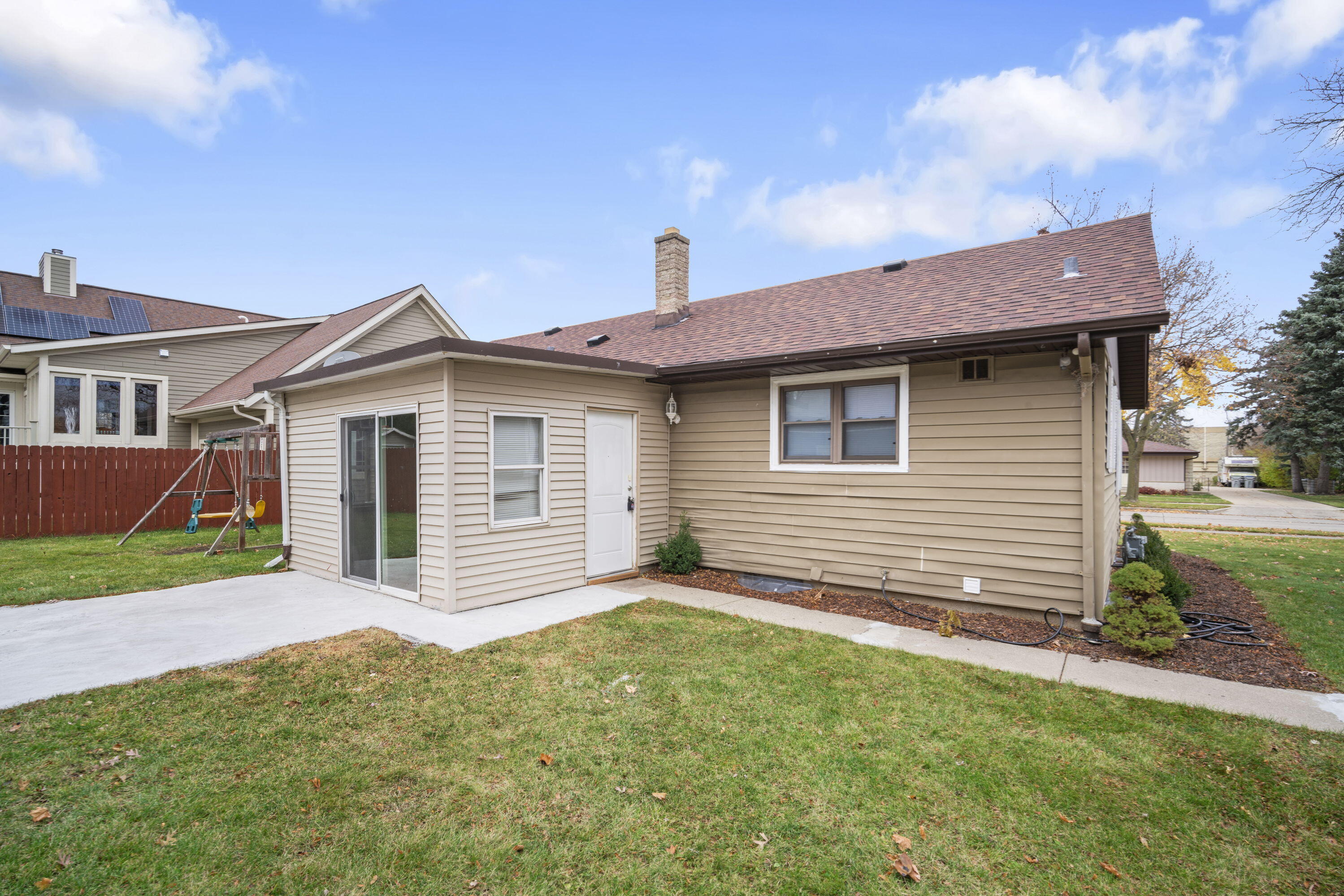 5943 South 18th Street Milwaukee, WI 53221 - Photo 19 of 20 Side enterance