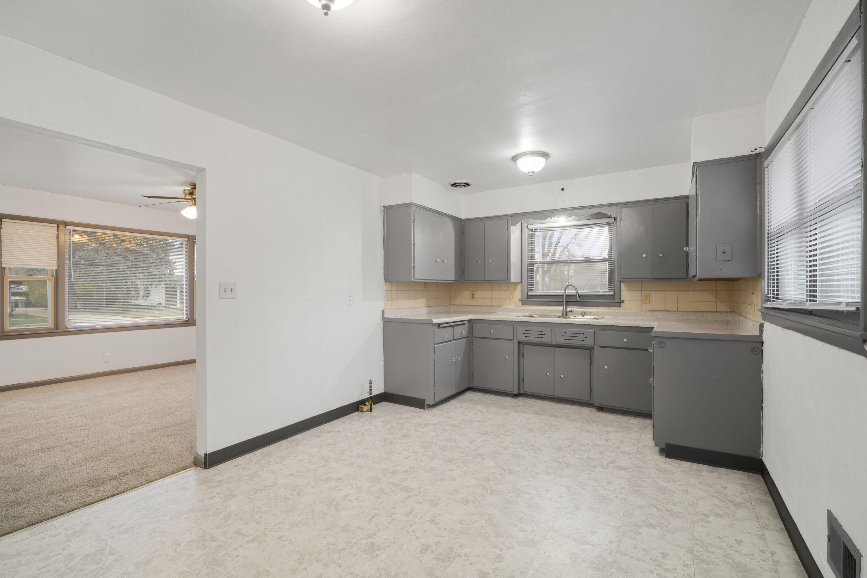 5943 South 18th Street Milwaukee, WI 53221 - Photo 5 of 20 Kitchen