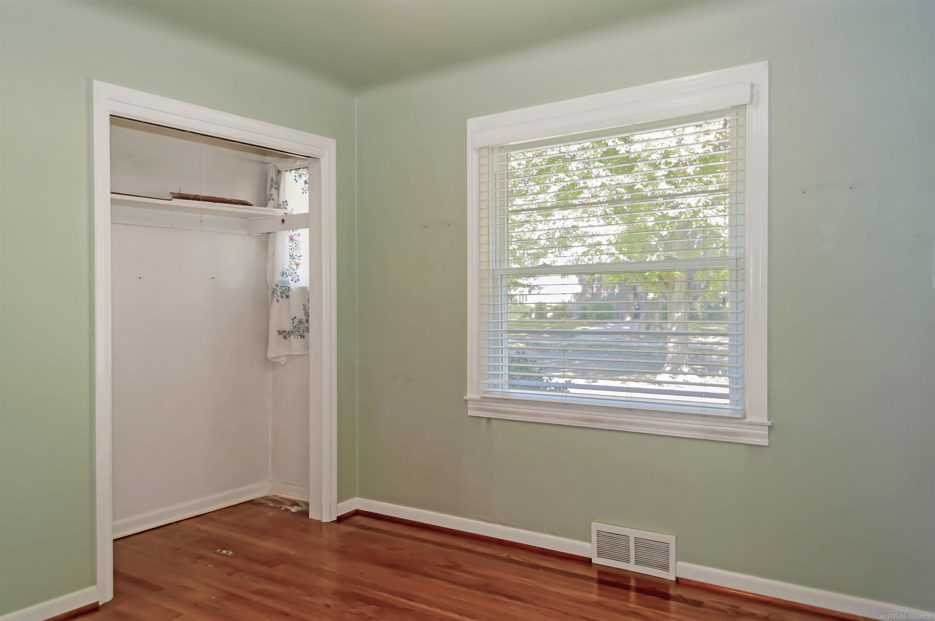 1229 Cadieux Road Grosse Pointe, MI 48230 - Photo 18 of 42 50092295-17.JPG