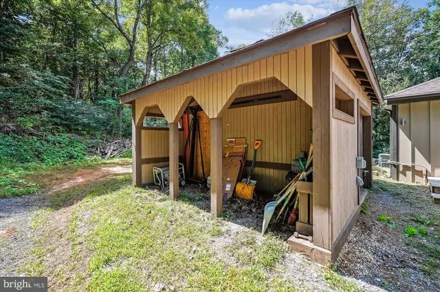 a view of a house with backyard and entertaining space