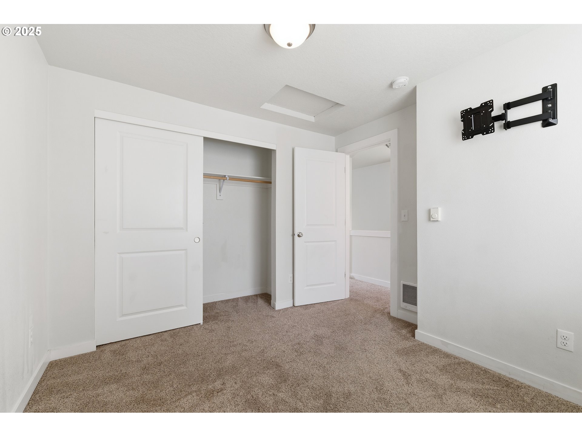 3223 Southeast 122nd Avenue Portland, OR 97236 - Photo 15 of 21 a view of an empty room