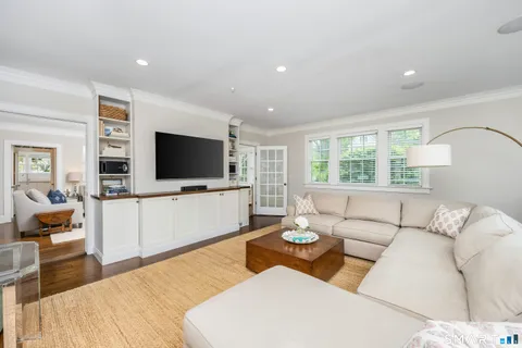 $1,595,000 | 229 West Avenue, Darien, CT 06820